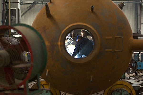 高温磨炼 淬铁成钢