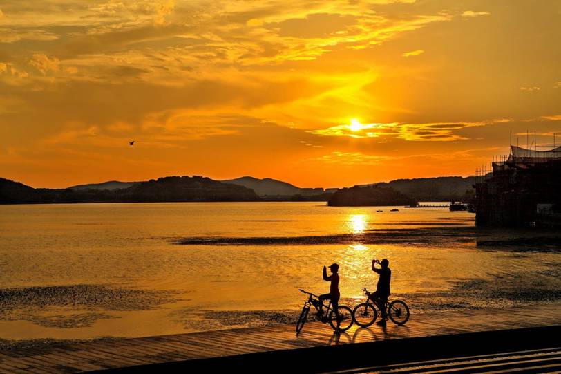 斜阳西沉漾秋趣 云卷云舒漫天际